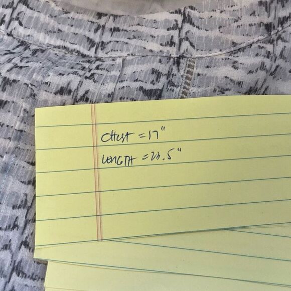 Vineyard Vines Gray White Snake Print Silk Blend Crochet Accent Blouse sz 00 - Picture 8 of 8